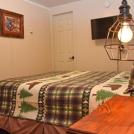 Adirondack Sunrise Lodge Lake George Exterior photo