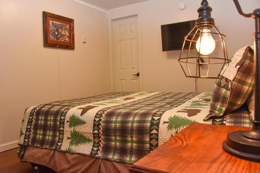 Adirondack Sunrise Lodge Lake George Exterior photo